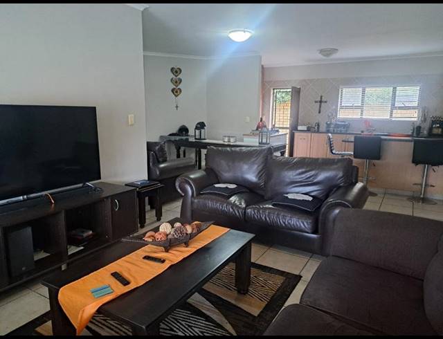 3 BEDROOM TOWNHOUSE FOR SALE IN HEATHER PARK